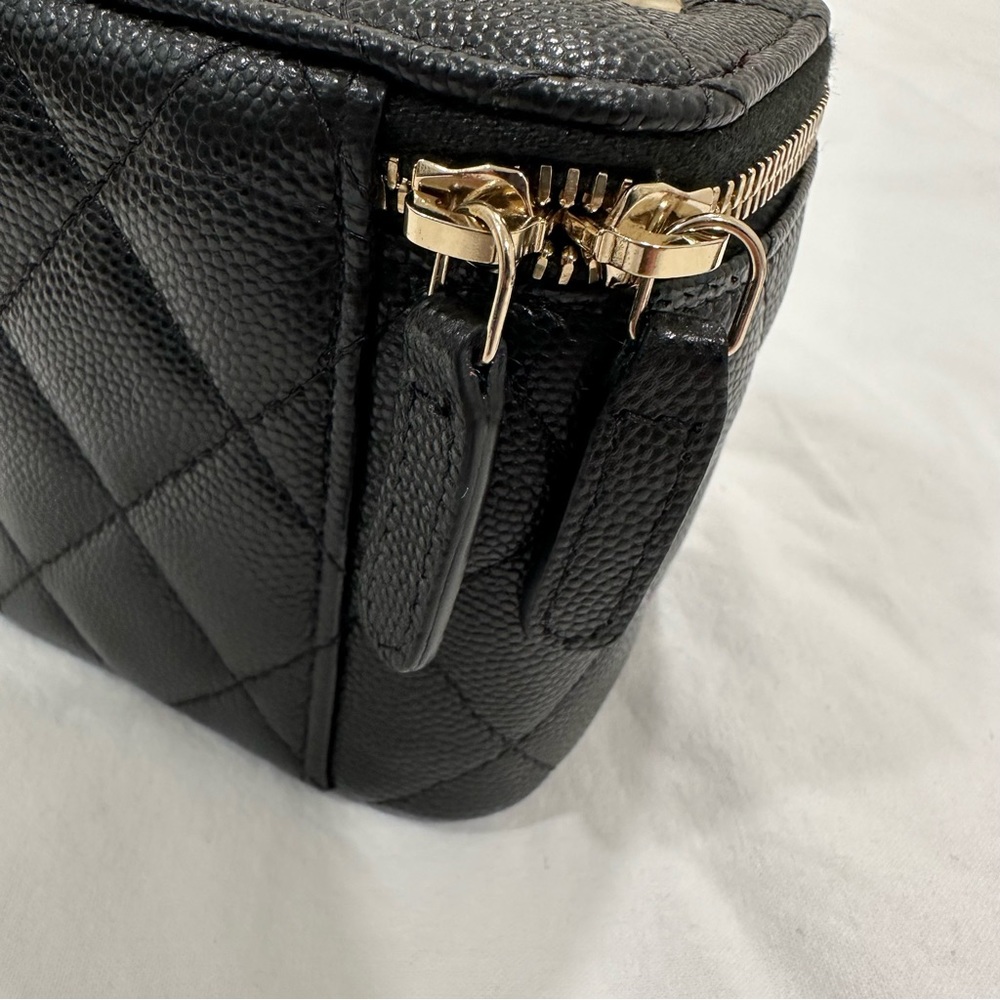 Chanel Caviar Square Mini Vanity Case with Chain - Picture 5 of 15